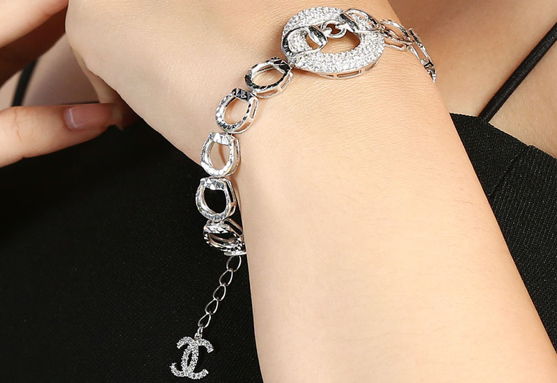 Lắc Tay AvaJi AVJ.B000050 được thiết kế rất tinh tế