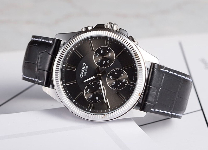 Đồng hồ Nam Casio MTP-1375L-1AVDF có thiết kế hiện đại với màu đen chủ đạo
