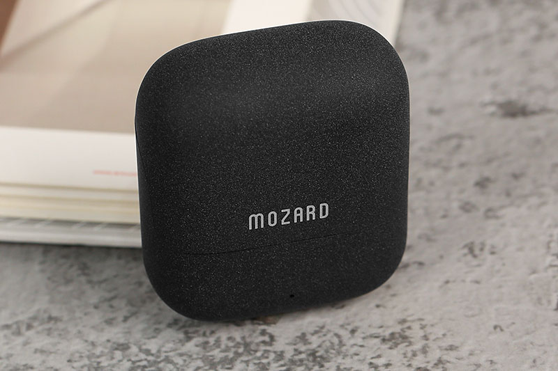 Mozard T302A có vỏ hộp nhám giúp chống trơn trượt trong quá trình sử dụng sản phẩm