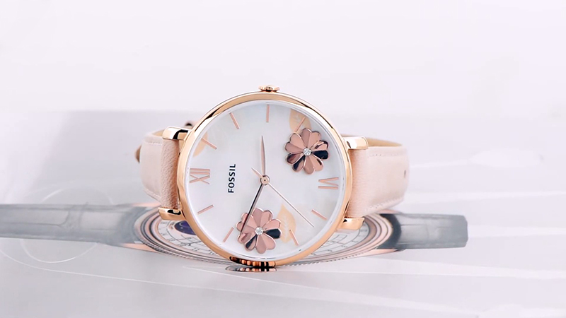 Fossil ES4671 là mẫu đồng hồ nữ có thiết kế đậm chất nghệ thuật với tone màu kem