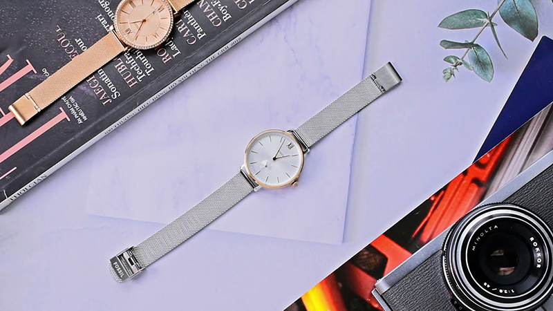 Fossil ES4703 là mẫu đồng hồ nữ 36 mm với dây thép không gỉ dạng mesh thanh mảnh