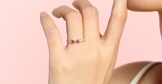 Top 8 mẫu nhẫn vàng bản nhỏ thanh lịch, sang trọng nhất cho phái nữ