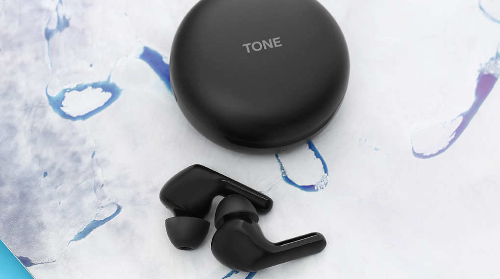 Tai nghe LG Tone Free HBS-FN4 và hộp sạc màu đen