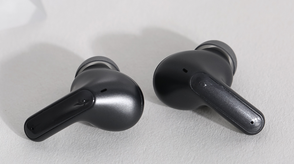 Thiết kế sang trọng, hiện đại của tai nghe Bluetooth True Wireless LG TONE-FP5