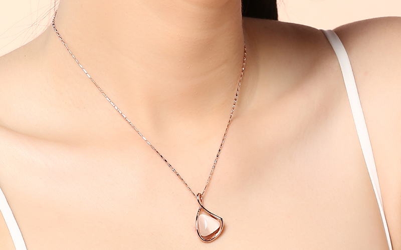 Dây chuyền hình giọt nước sang trọng