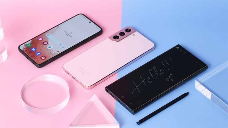 Bộ sản phẩm Samsung Galaxy S22 có nhiều phiên bản với mức giá khác nhau
