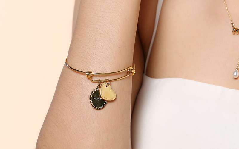 Vòng tay nữ có chữ Daughter