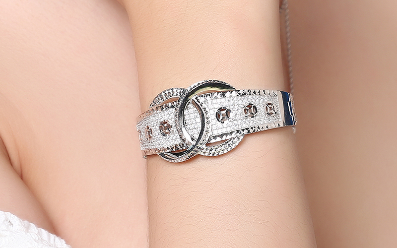 Vòng tay nữ hình thắt lưng