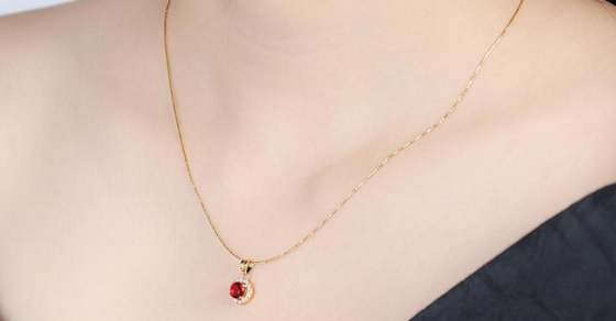 Top 6 mẫu mặt dây chuyền đính đá sang trọng, đáng mua nhất cho nữ