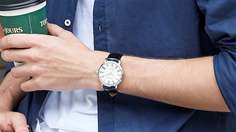 Chọn kích thước đ&ocirc;̀ng h&ocirc;̀ vừa với c&ocirc;̉ tay