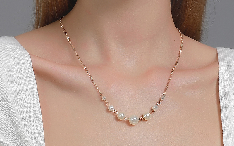 Chọn dây chuyền phù hợp với dáng cổ