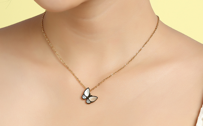 D&acirc;y chuyền c&aacute;nh bướm đơn giản