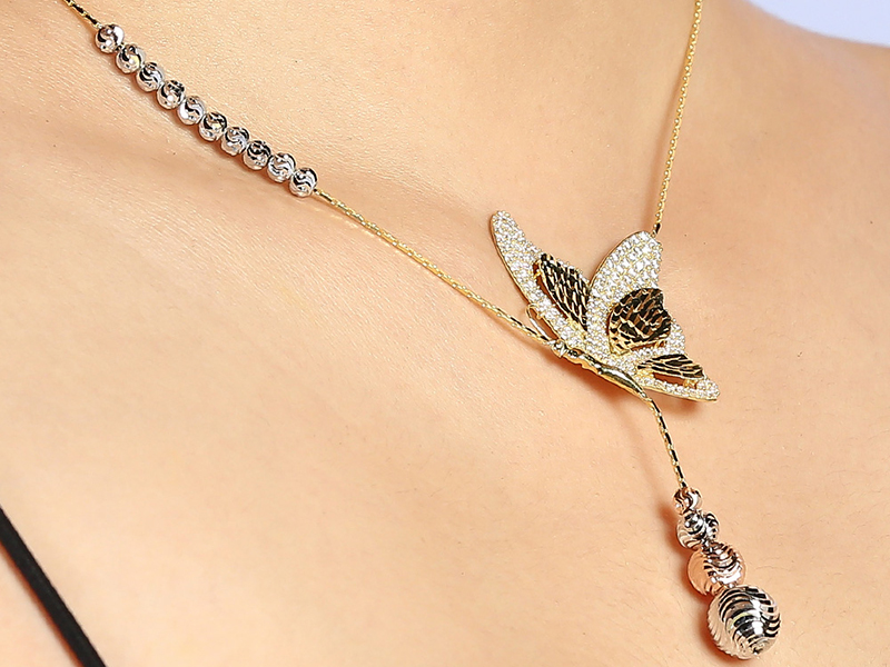 D&acirc;y chuyền c&aacute;nh bướm đ&iacute;nh đ&aacute; kết hợp với hạt ch&acirc;u