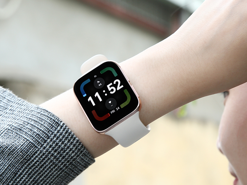 Đồng hồ có thiết kế đơn giản, đẹp mắt với 2 phiên bản màu thời thượng