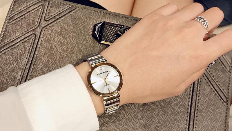 Đồng hồ Anne Klein thu h&uacute;t ph&aacute;i đẹp nhờ vẻ ngo&agrave;i thời trang