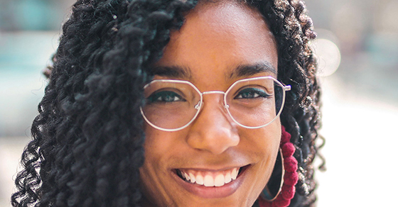 Chọn mắt kính cho người mệnh Thủy vừa phong cách vừa may mắn