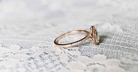 Chọn mua nhẫn vàng 18K nữ và các mẫu thiết kế các nàng nên sở hữu