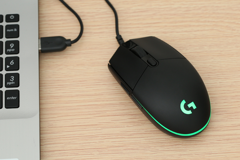 Chuột Gaming Logitech G102 có thiết kế cổ điển, nổi bật với sắc đen tinh tế