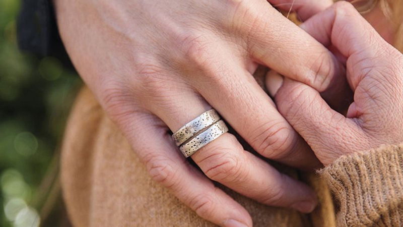 Nhẫn bạc nam xứng đáng là một món quà đầy ý nghĩa mà nàng dành tặng cho chàng