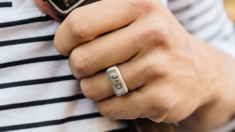 Nếu muốn đeo nhẫn ý nghĩa, bạn nên xem xét ý nghĩa từng ngón tay đeo nhẫn