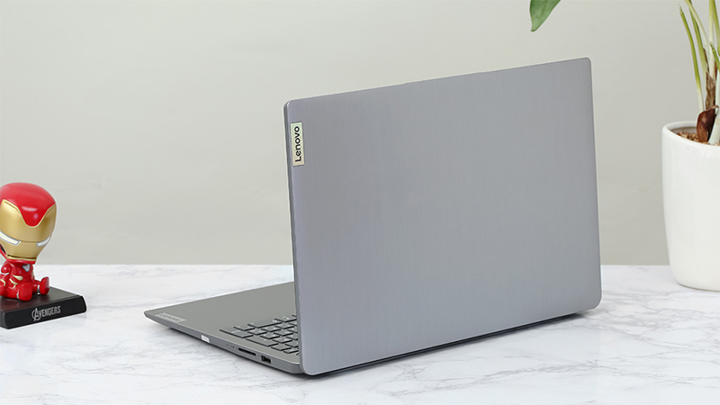 Laptop Lenovo với c&acirc;́u hình trải dài phù hợp với nhi&ecirc;̀u nhu c&acirc;̀u khác nhau