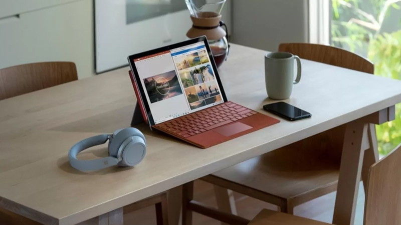 Surface Pro được trang bị rất nhiều phụ kiện đi k&egrave;m như Surface Pen, Surface Dial, Type Cover,&hellip; 