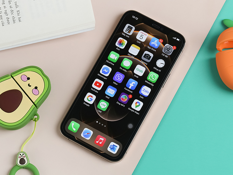 iPhone 12 Pro Max c&oacute; k&iacute;ch thước m&agrave;n h&igrave;nh nhỏ hơn iPhone 13 Pro