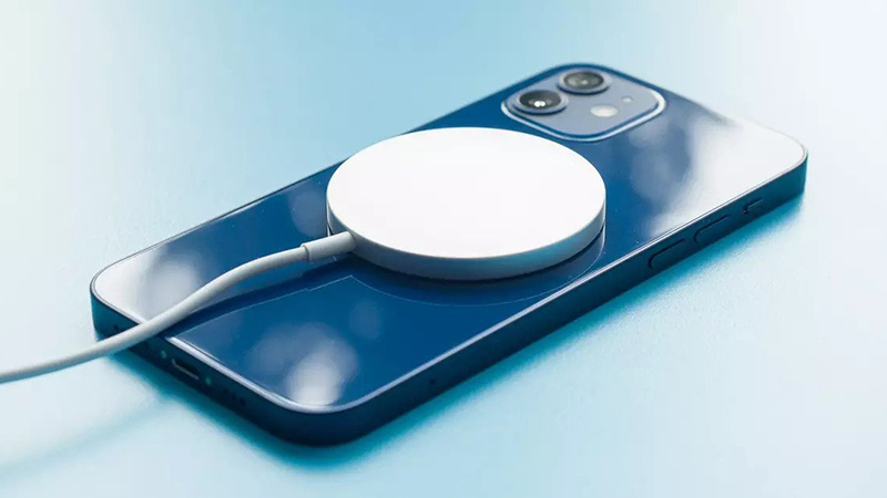 C&ocirc;ng nghệ sạc kh&ocirc;ng d&acirc;y - MagSafe được t&iacute;ch hợp tr&ecirc;n cả 2 chiếc iPhone n&agrave;y