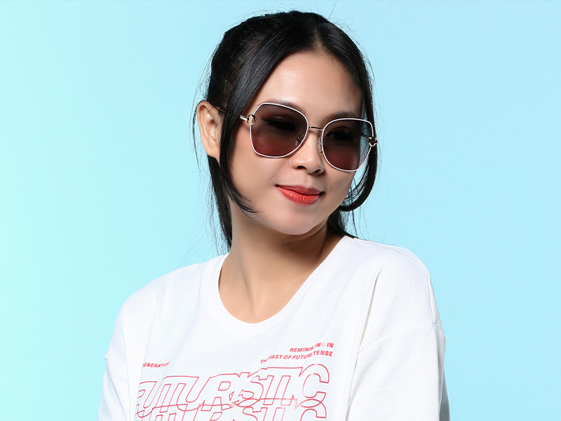 Mắt kính Jubilant J95016_60_C4 được thiết kế kiểu bướm