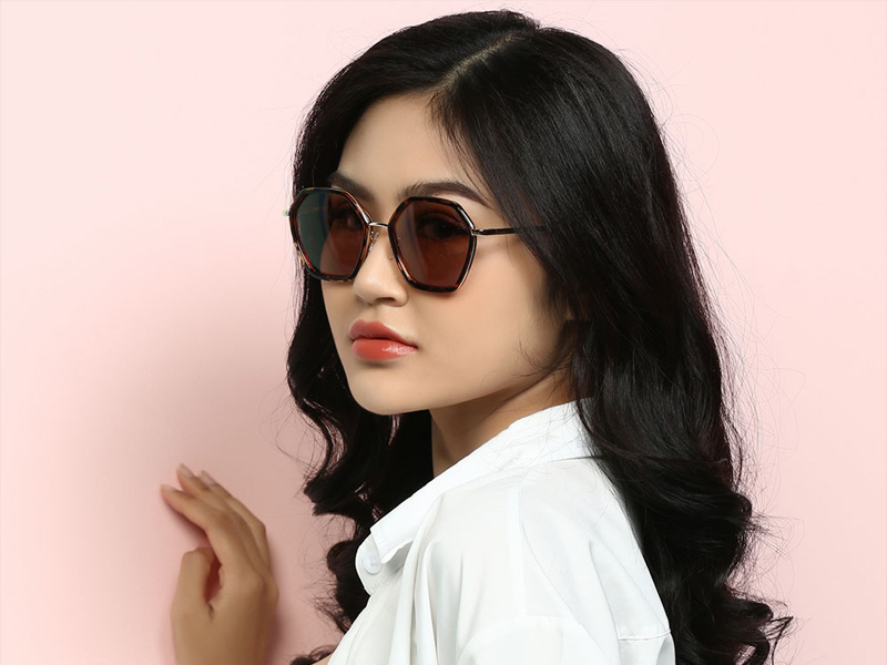 Mắt kính Jubilant TR1762_56_C4 được thiết kế kính kiểu oval