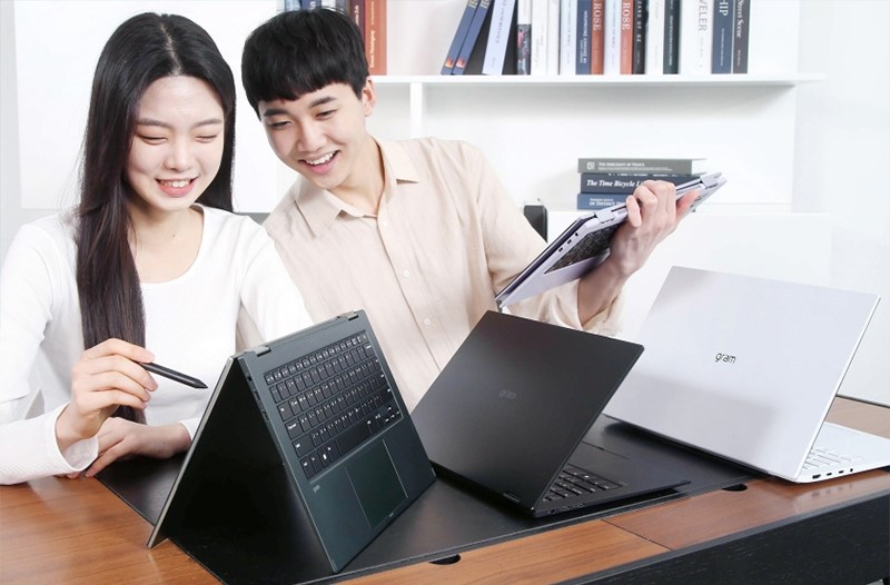 LG Gram 16 v&agrave; 17 2022 được trang bị nhiều cổng kết nối tiện &iacute;ch