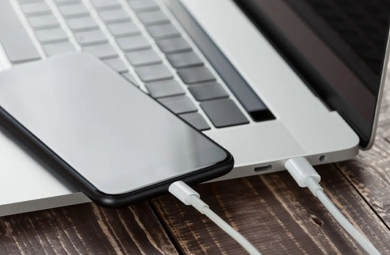 Pin v&agrave; sạc l&agrave; yếu tố quan trọng khi chọn mua điện thoại