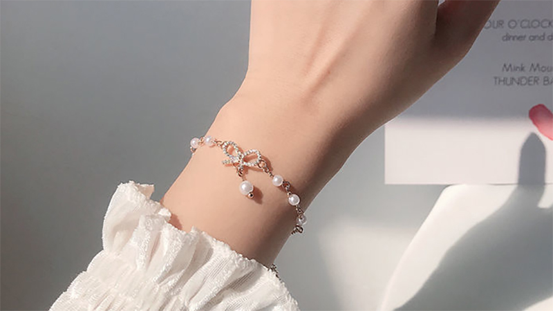 Chất liệu khi chọn mua lắc tay