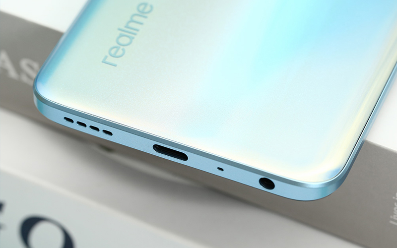 Cả Realme 9 Pro và 8 Pro đều sử dụng cổng sạc Type-C
