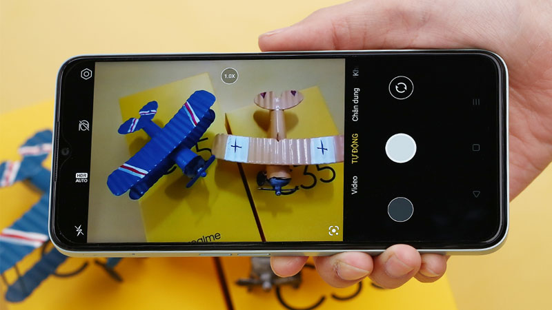 Realme C35 sở hữu cụm camera ch&iacute;nh với 3 ống k&iacute;nh 50MP