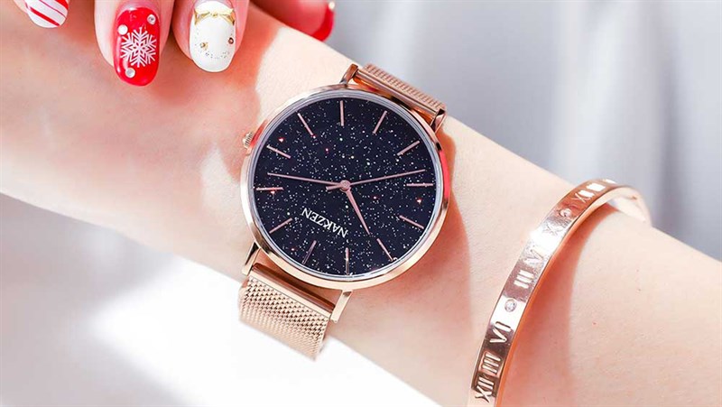 Analog hiển thị giờ bằng kim giờ và kim phút