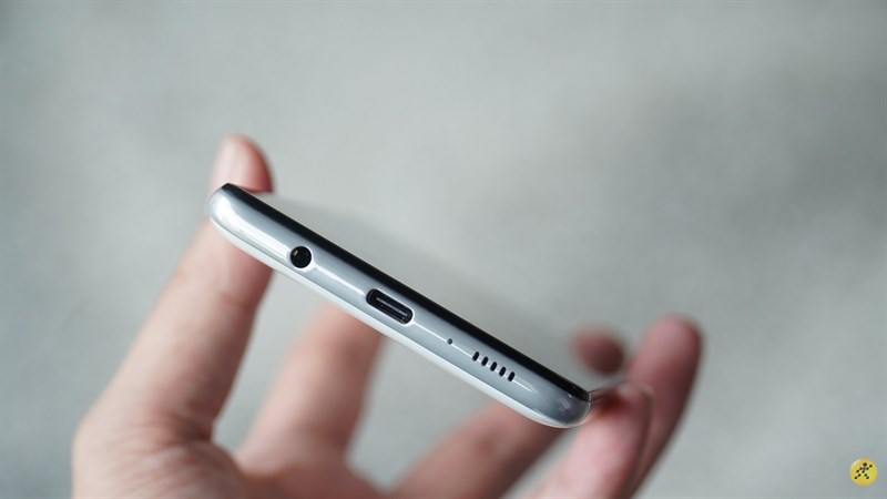 Hai điện thoại nhà Samsung đều có dung lượng pin 5000 mAh cùng sạc nhanh 25W