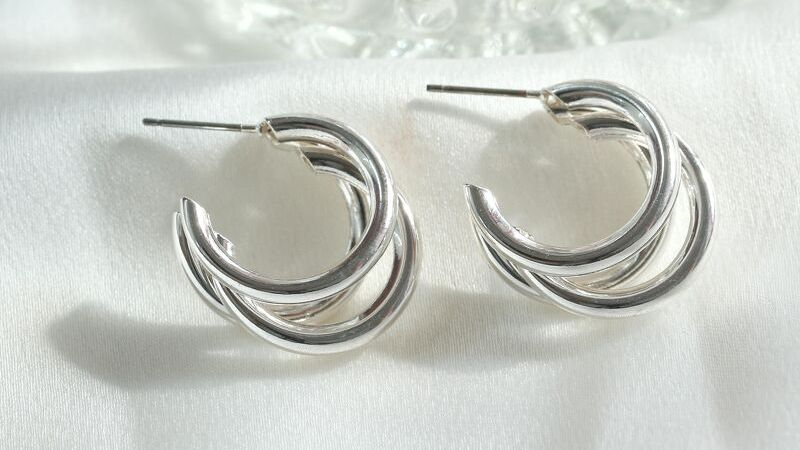 Kh&ocirc;ng họa tiết cầu kỳ, mang lại sự tinh tế, nh&atilde; nhặn