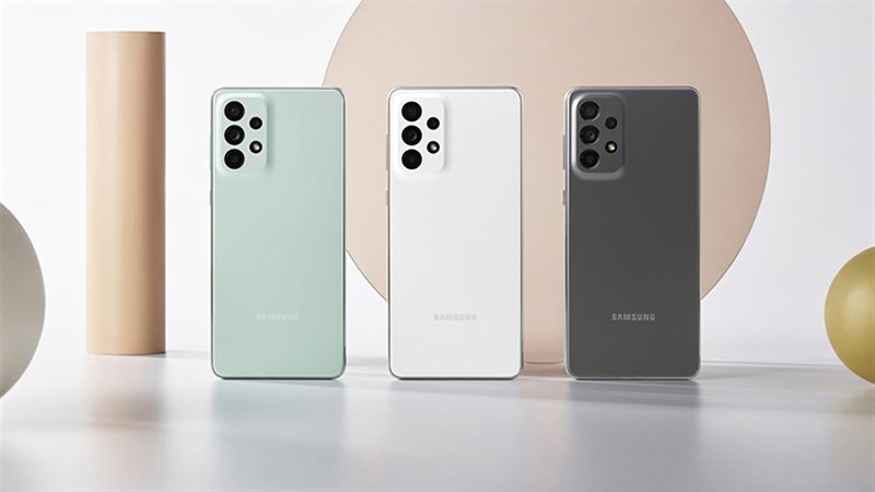 Samsung ra mắt Galaxy A73 5G và là chiếc smartphone có kích thước lớn