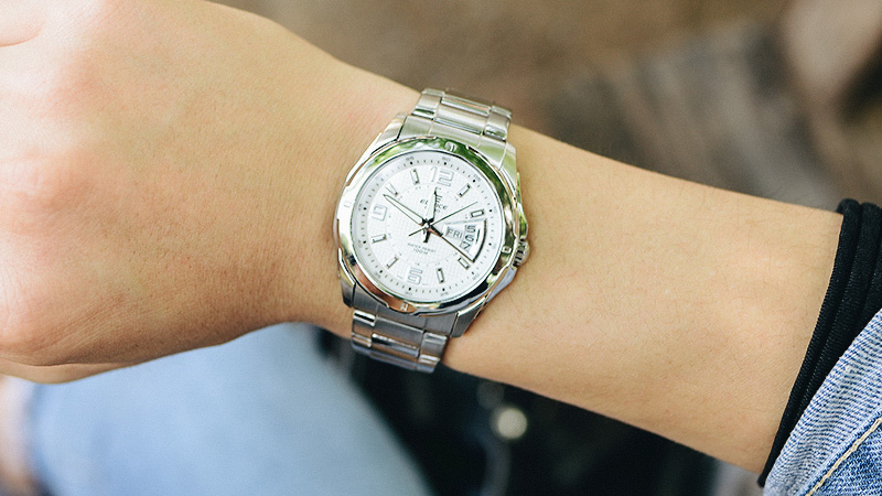 Mặt kính khoáng Mineral b&ecirc;̀n bỉ