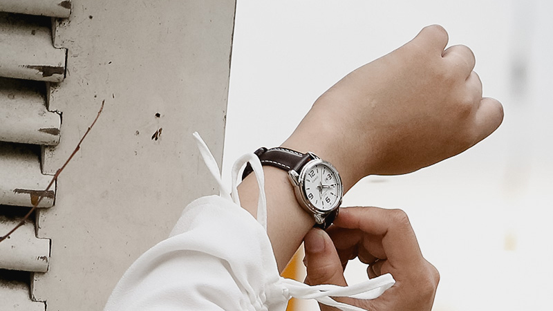 Đồng hồ kim nữ dây da CASIO LTP-1314L-7AVDF có mặt kính trong suốt, chống trầy xước