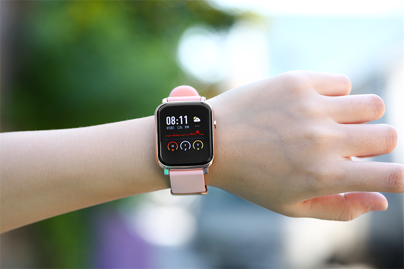 Màn hình IPS 1.3 inch rất sắc nét
