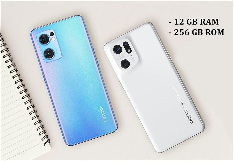 Cả hai chiếc điện thoại đều trang bị dung lượng RAM v&agrave; ROM như nhau