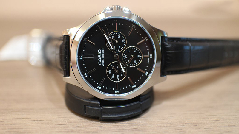 Casio MTP-V300L-1AUDF là mẫu đồng hồ nam có thiết kế tinh tế, thanh lịch