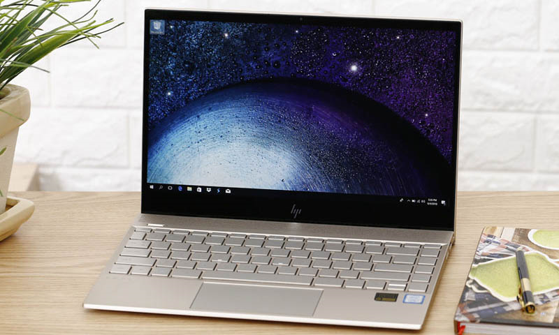 M&agrave;n h&igrave;nh rộng thoải m&aacute;i l&agrave;m việc