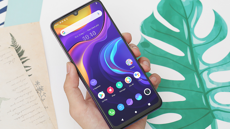 Điện thoại Vivo V20 2021 sở hữu m&agrave;n h&igrave;nh AMOLED với độ ph&acirc;n giải full HD+ 