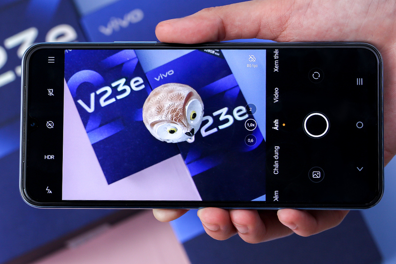 Camera selfie tr&ecirc;n Vivo V23e c&oacute; phần nhỉnh hơn