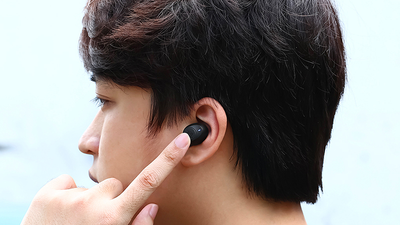 Tai nghe được trang bị c&aacute;c t&iacute;nh năng như đ&agrave;m thoại, điều khiển trợ l&yacute; ảo,...