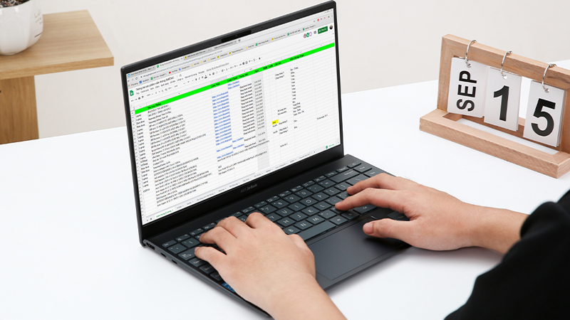 Card t&iacute;ch hợp Intel Iris Xe Graphics cho c&aacute;c thao t&aacute;c tr&ecirc;n c&aacute;c ứng dụng chạy ổn định