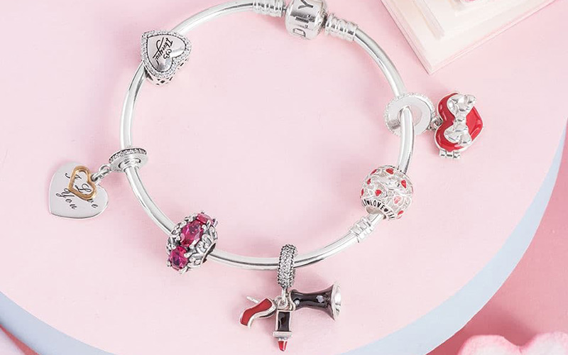 Hạt charm lấp lánh với nhiều màu sắc khác nhau